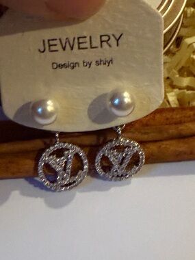 Fashion designer Silver Pearl Drop Earrings